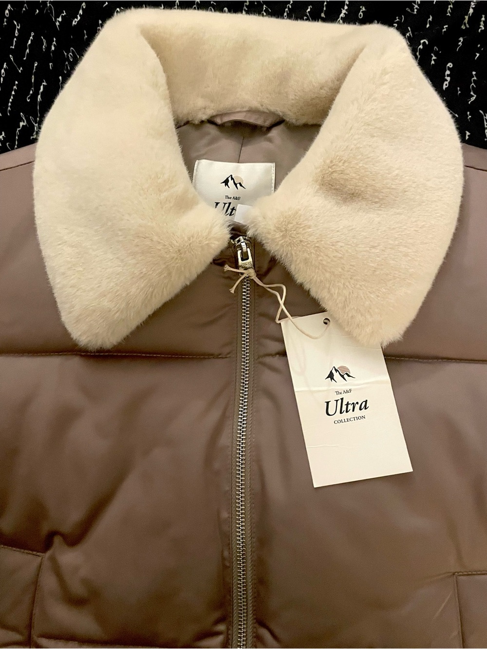Abercrombie & Fitch Taupe Puffer Jacket with Cream Faux-Shearling Collar - Picture 4 of 5
